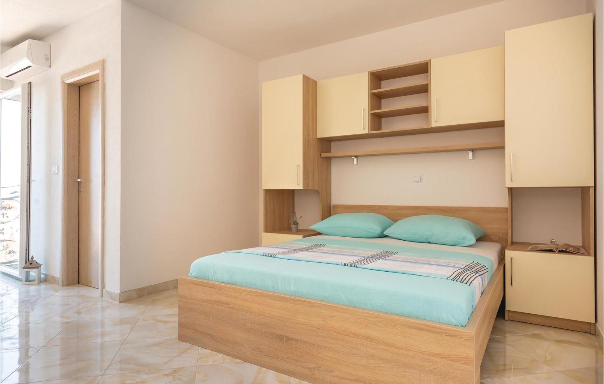 Beautiful Apartment In Krvavica With Kitchen Екстериор снимка