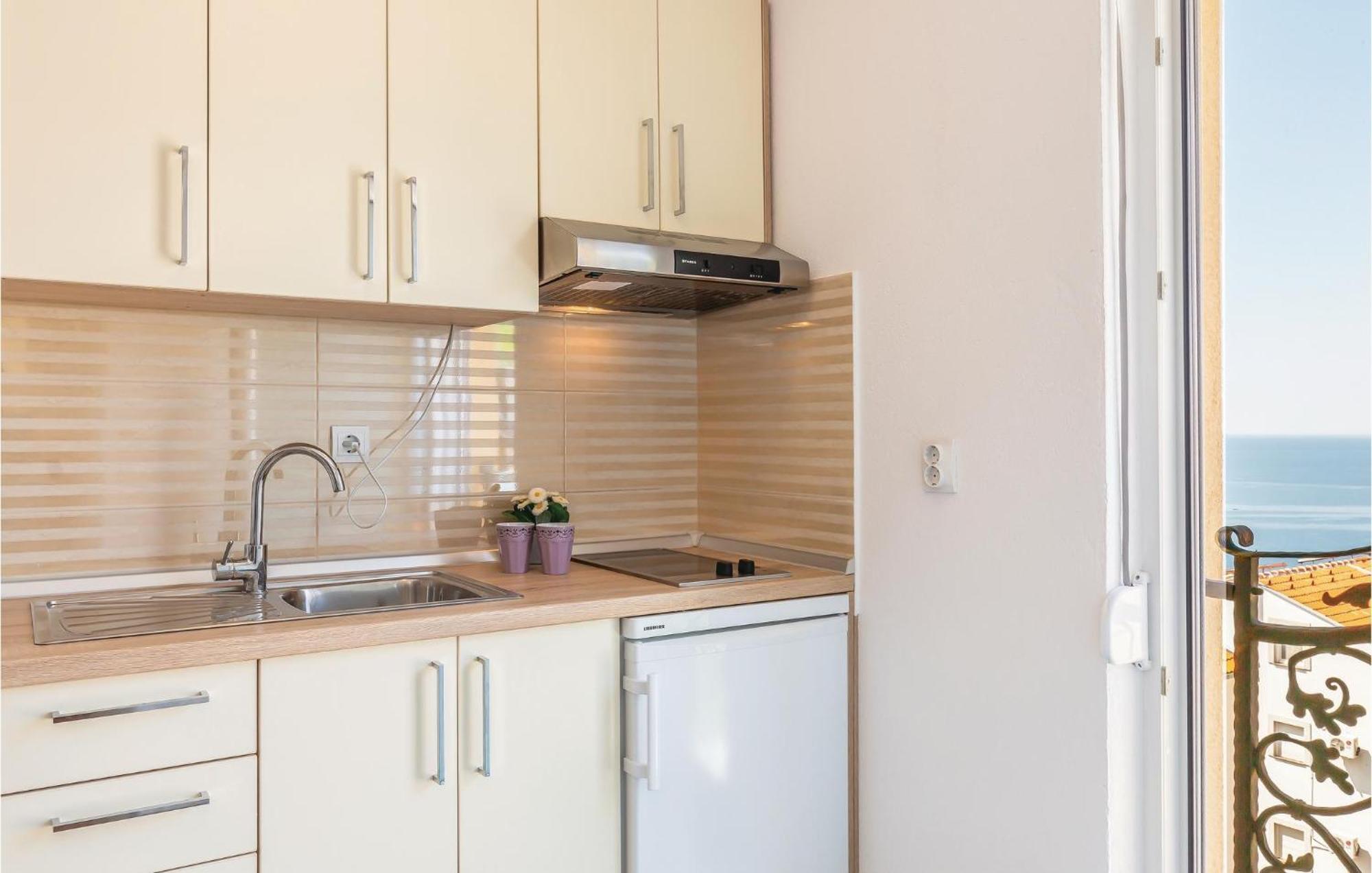 Beautiful Apartment In Krvavica With Kitchen Екстериор снимка